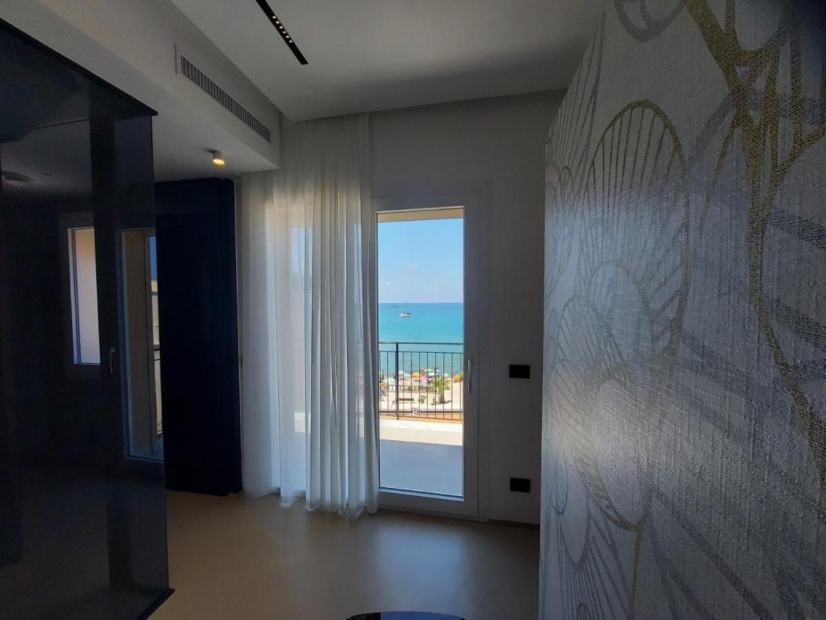 B&B Le Suites Di Costanza Cefalù Eksteriør billede