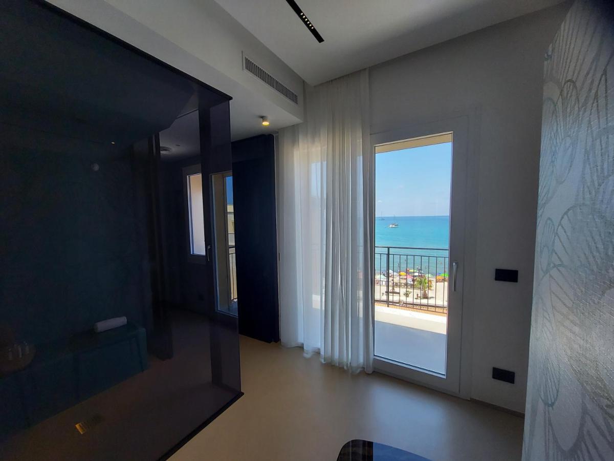 B&B Le Suites Di Costanza Cefalù Eksteriør billede