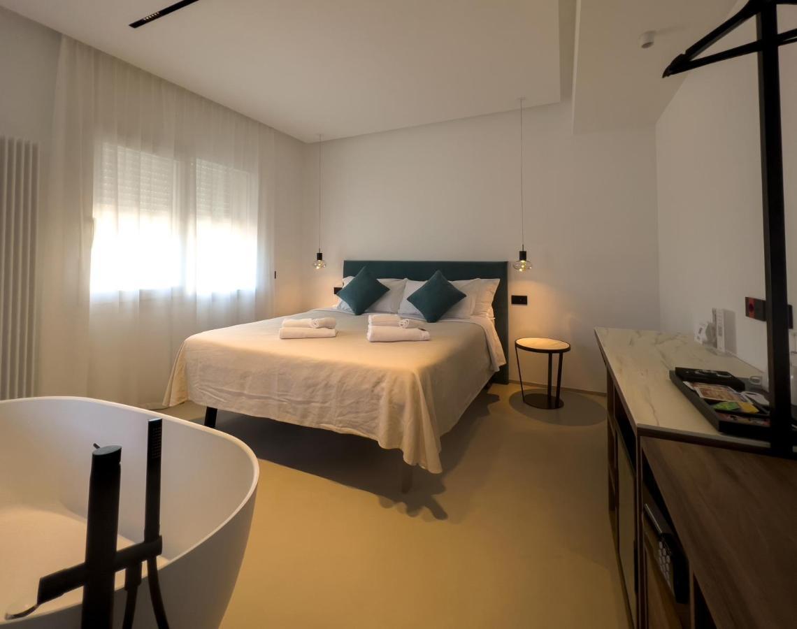 B&B Le Suites Di Costanza Cefalù Eksteriør billede